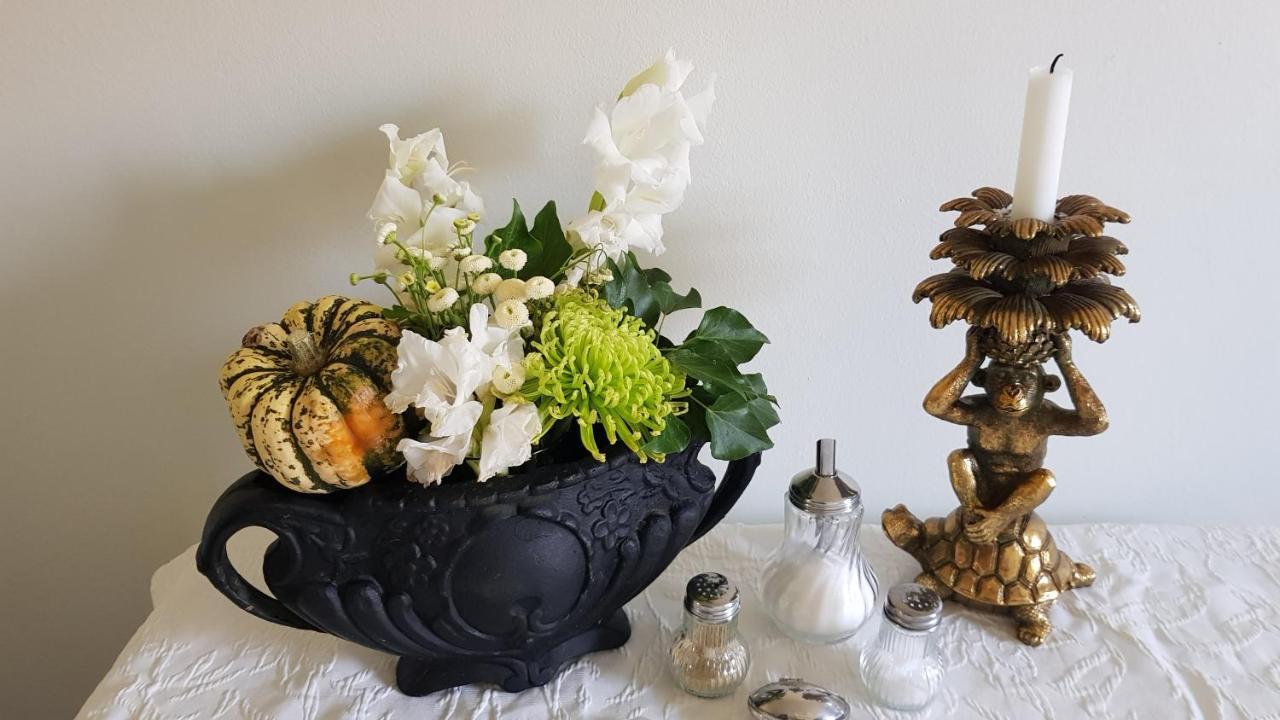 Kleine Iphofen, Fruehstueckszauber, No Waste, Nachhaltig, Nahe Aller Weingueter, Knauf Gips Kg Und Connekt, Kleines Secret Mit Garten & Terrassen, Tv Mirrorring, 55